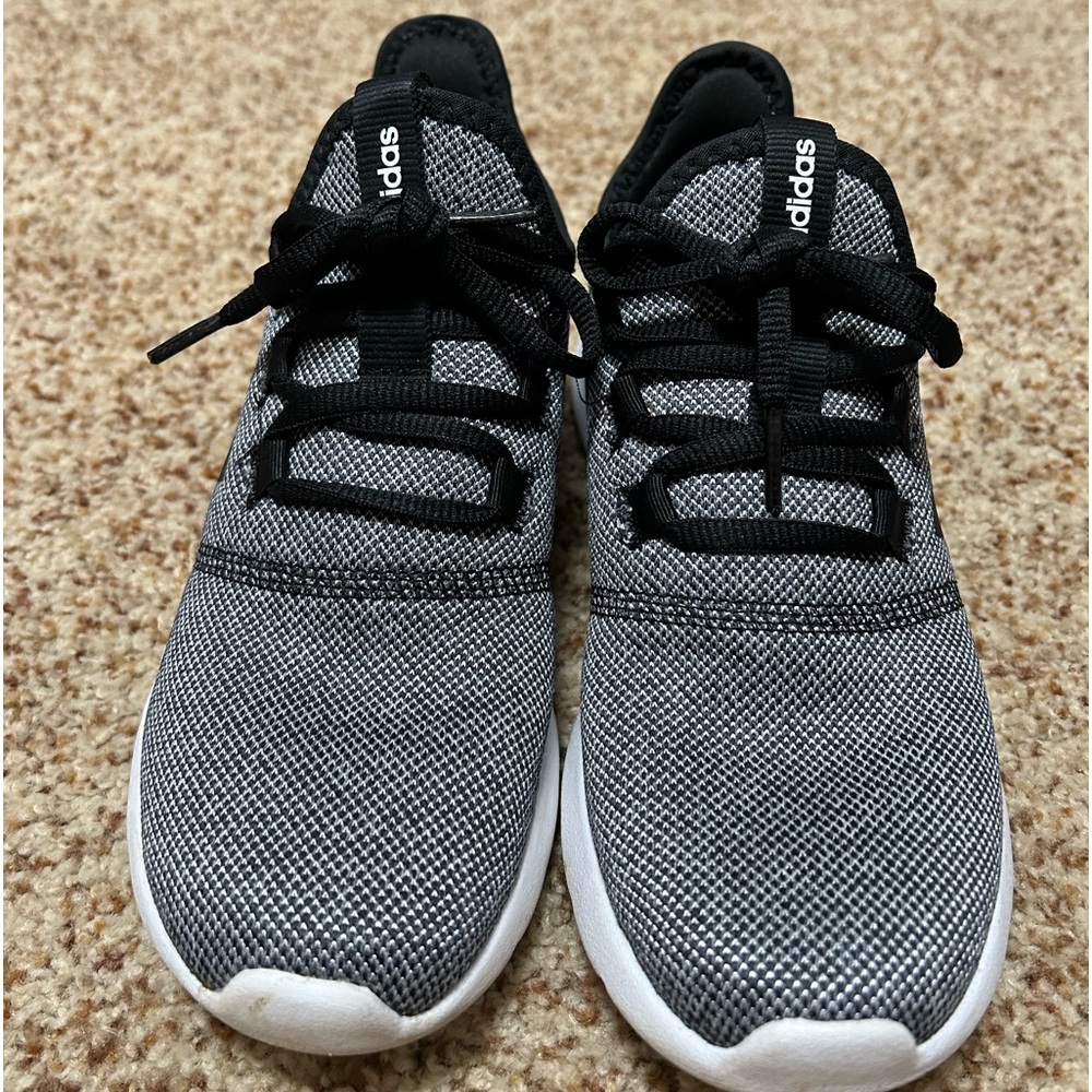 Adidas cloud foam size 6 shoes